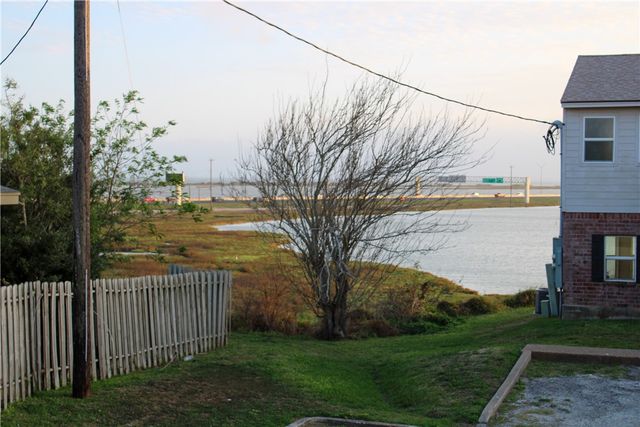 1001 W Bayview Blvd W B, Portland, TX 78374