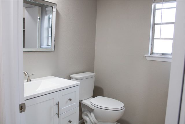 1001 W Bayview Blvd W B, Portland, TX 78374