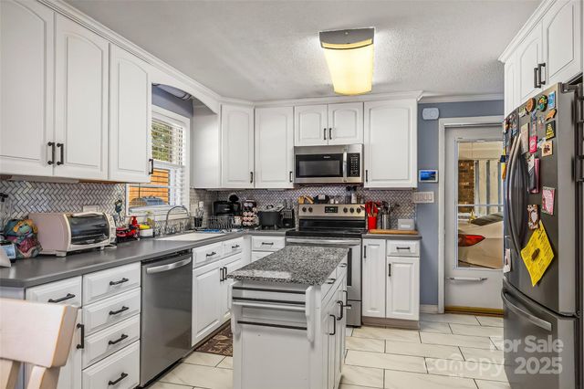 304 Parlier Avenue NE, Conover, NC 28613