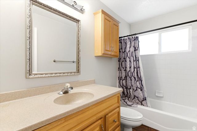 627 W FREMONT CIR, Centerville, UT 84014