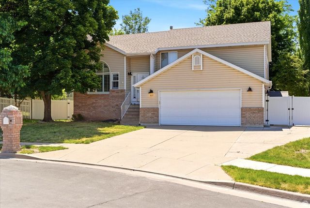 627 W FREMONT CIR, Centerville, UT 84014