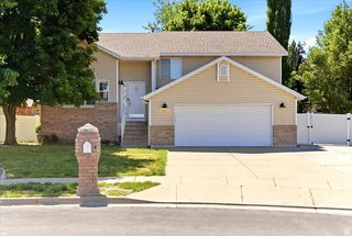 627 W FREMONT CIR, Centerville, UT 84014