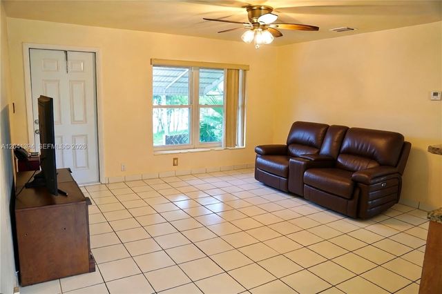 6701 Harding St, Hollywood, FL 33024