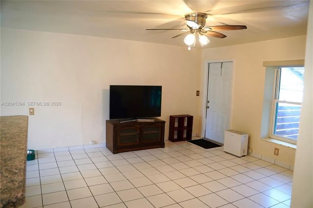6701 Harding St, Hollywood, FL 33024