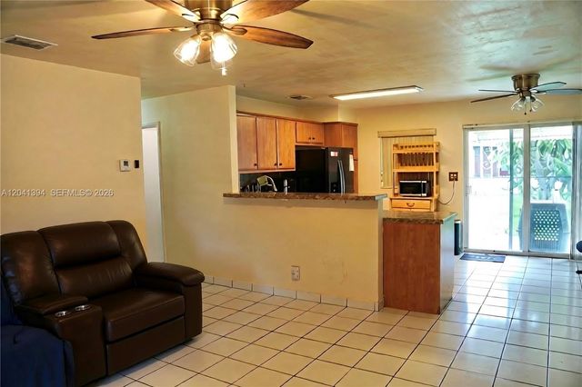 6701 Harding St, Hollywood, FL 33024