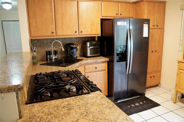 6701 Harding St, Hollywood, FL 33024