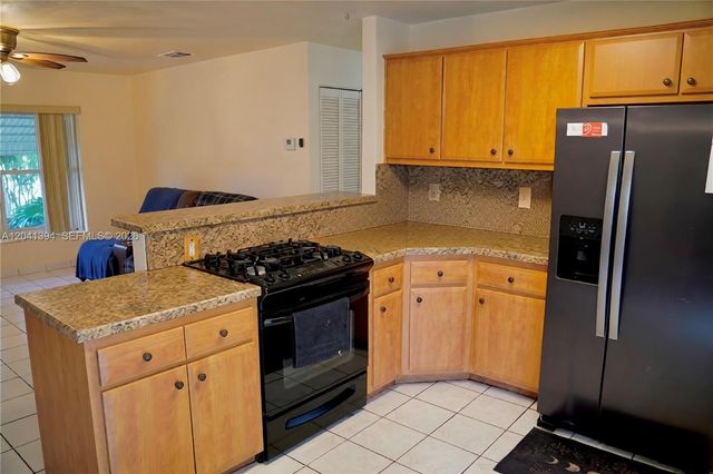 6701 Harding St, Hollywood, FL 33024