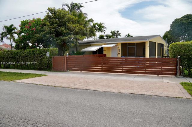 6701 Harding St, Hollywood, FL 33024
