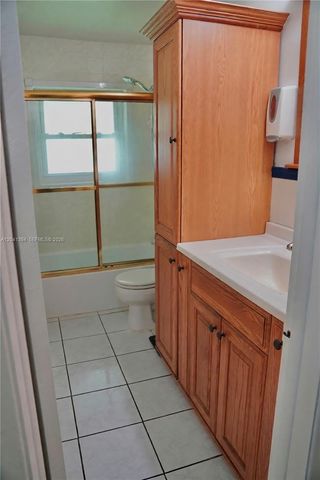 6701 Harding St, Hollywood, FL 33024
