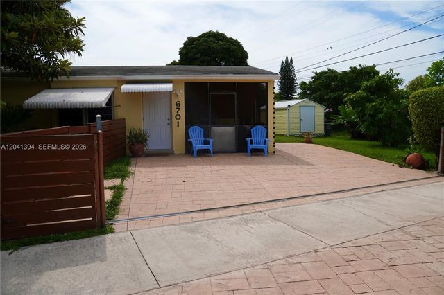 6701 Harding St, Hollywood, FL 33024