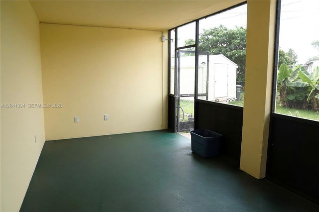 6701 Harding St, Hollywood, FL 33024