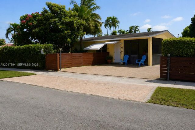 6701 Harding St, Hollywood, FL 33024