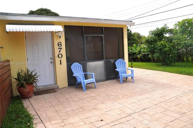 6701 Harding St, Hollywood, FL 33024