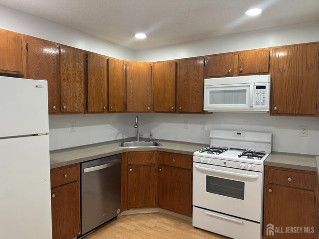 158 Darwin Lane, North Brunswick, NJ 08902