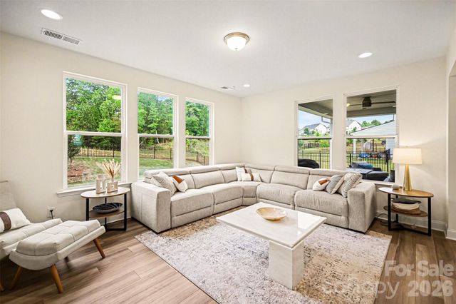 6043 Jepson Court, Charlotte, NC 28214