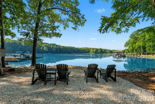 6043 Jepson Court, Charlotte, NC 28214