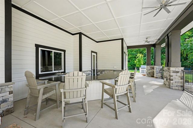 6043 Jepson Court, Charlotte, NC 28214