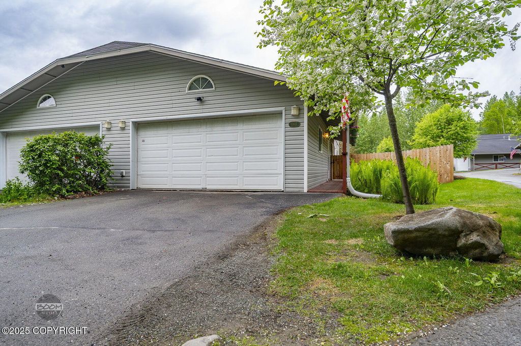 16627 River Heights Loop, Eagle River, AK 99577