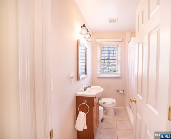 2 Lilac Road, Jefferson Township, NJ 07849