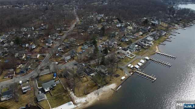 2 Lilac Road, Jefferson Township, NJ 07849