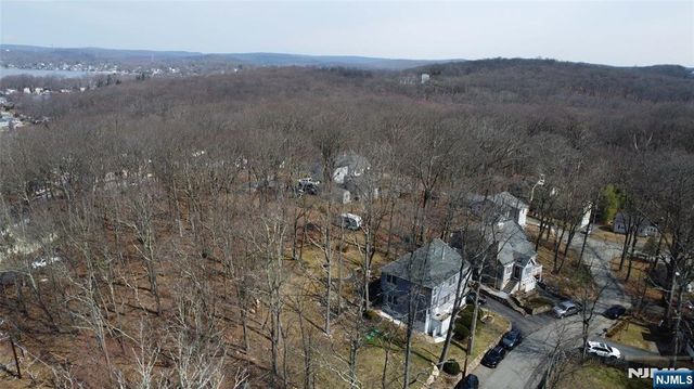 2 Lilac Road, Jefferson Township, NJ 07849