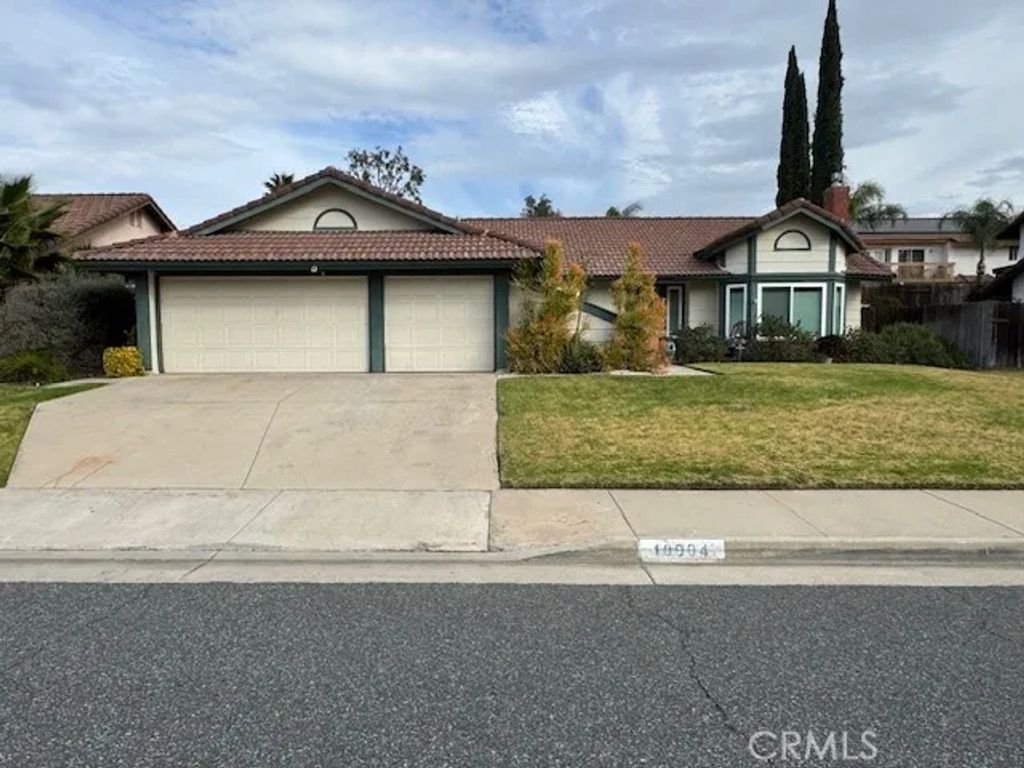 10904 Fenton Rd, Moreno Valley, CA 92557