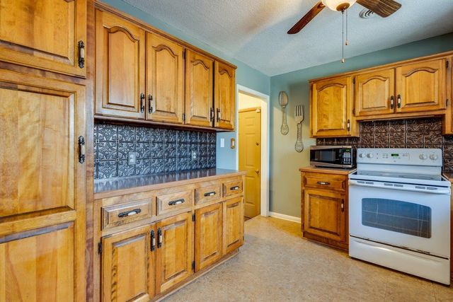 5514 E Kinkaid St, Wichita, KS 67218