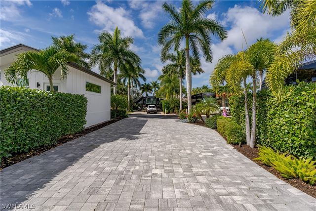 13550 Snapper LN, Naples, FL 34114