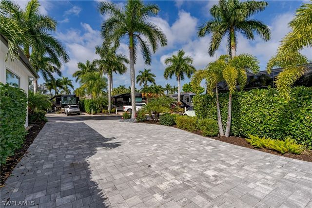 13550 Snapper LN, Naples, FL 34114