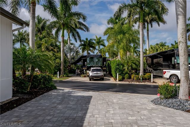 13550 Snapper LN, Naples, FL 34114