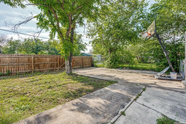 223 Whitman Ave, San Antonio, TX 78211