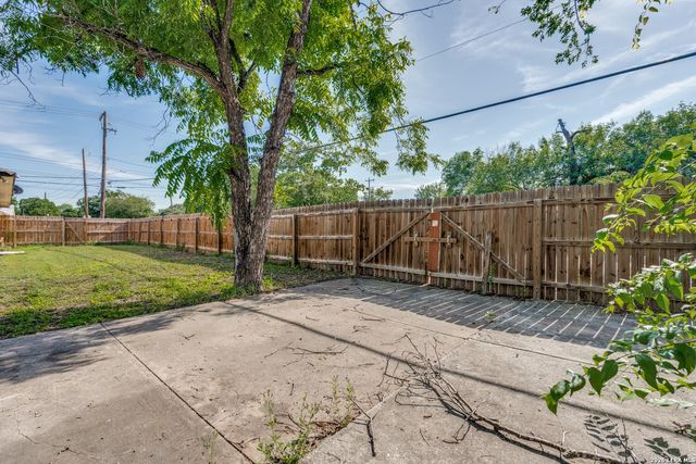 223 Whitman Ave, San Antonio, TX 78211