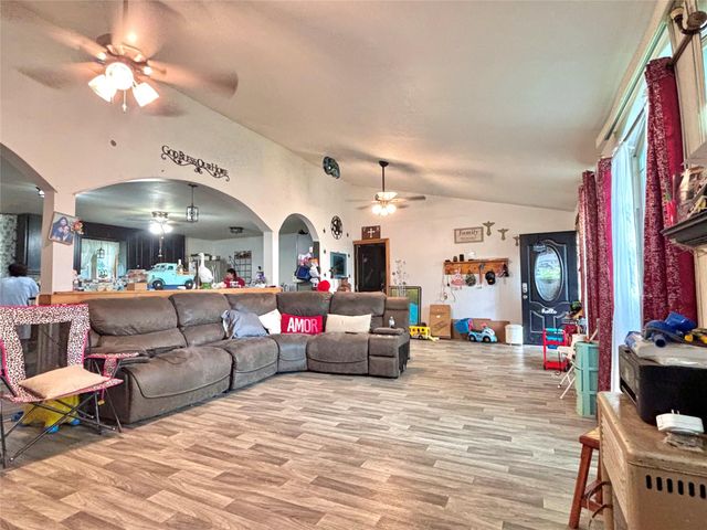 400 S Elliott ST, Thorndale, TX 76577