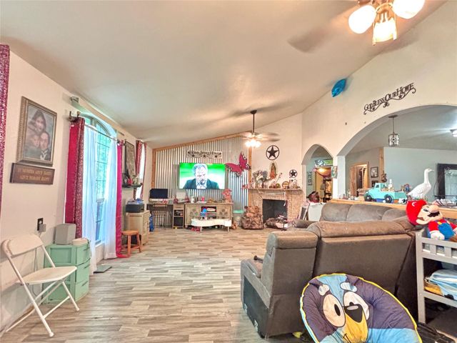 400 S Elliott ST, Thorndale, TX 76577
