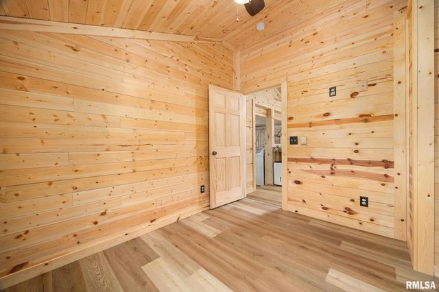 12245 SUNSET Drive, Manito, IL 61546