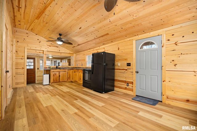 12245 SUNSET Drive, Manito, IL 61546