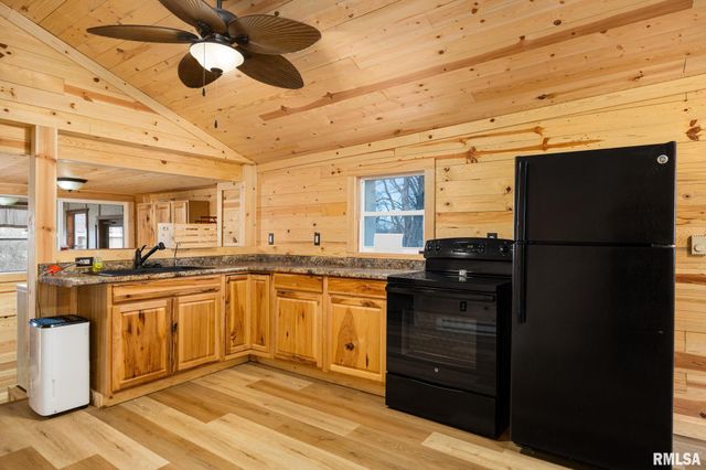 12245 SUNSET Drive, Manito, IL 61546