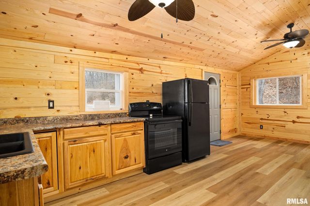 12245 SUNSET Drive, Manito, IL 61546