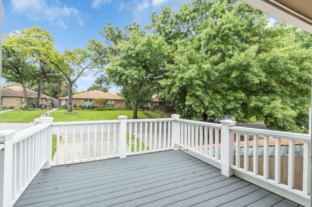 1424 Hampton Road, Grapevine, TX 76051
