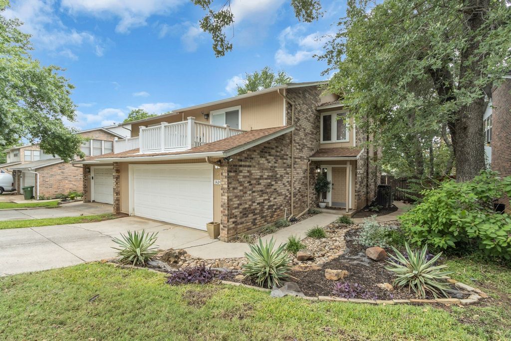 1424 Hampton Road, Grapevine, TX 76051