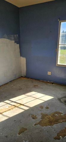 2621 N Us Highway 421, Medaryville, IN 47957