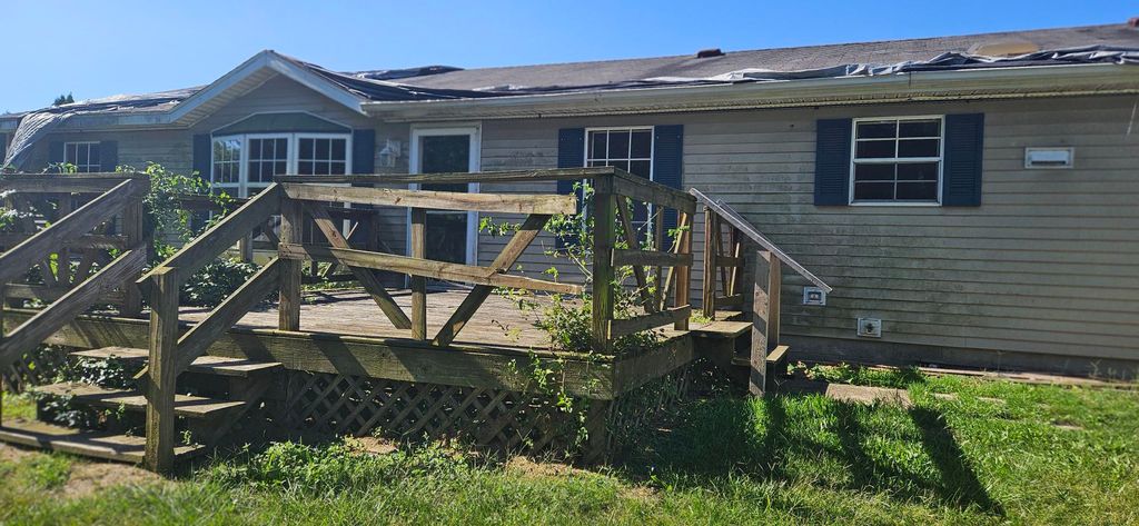 2621 N Us Highway 421, Medaryville, IN 47957