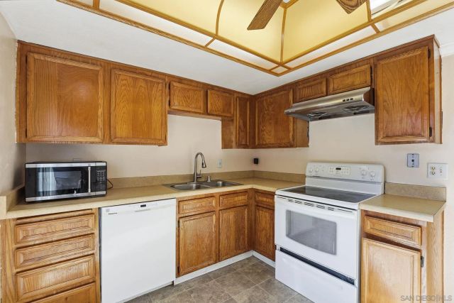 1585 Stone Edge Cir, El Cajon, CA 92021