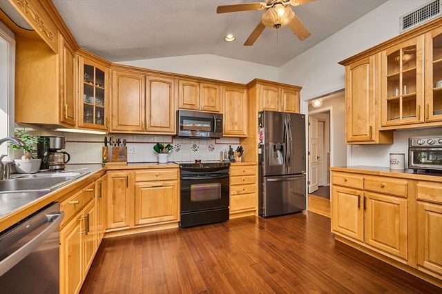 14 Sylvan Dr, Westfield, MA 01085