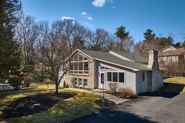 14 Sylvan Dr, Westfield, MA 01085