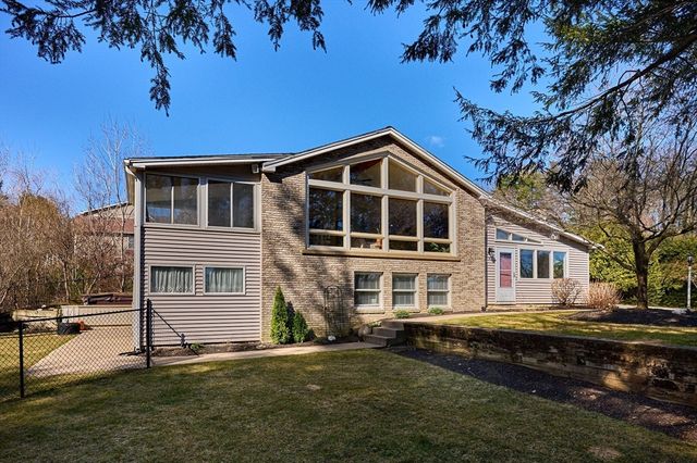 14 Sylvan Dr, Westfield, MA 01085