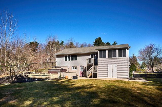 14 Sylvan Dr, Westfield, MA 01085