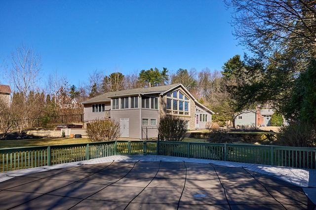 14 Sylvan Dr, Westfield, MA 01085
