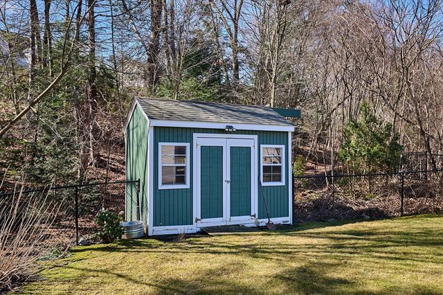 14 Sylvan Dr, Westfield, MA 01085