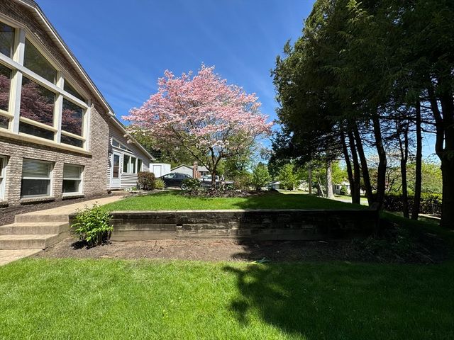 14 Sylvan Dr, Westfield, MA 01085